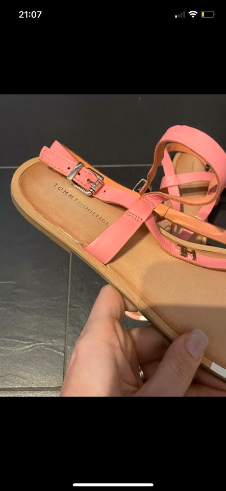 Tommy Hilfiger Sandalen/zehentrenner 41 in Güstrow