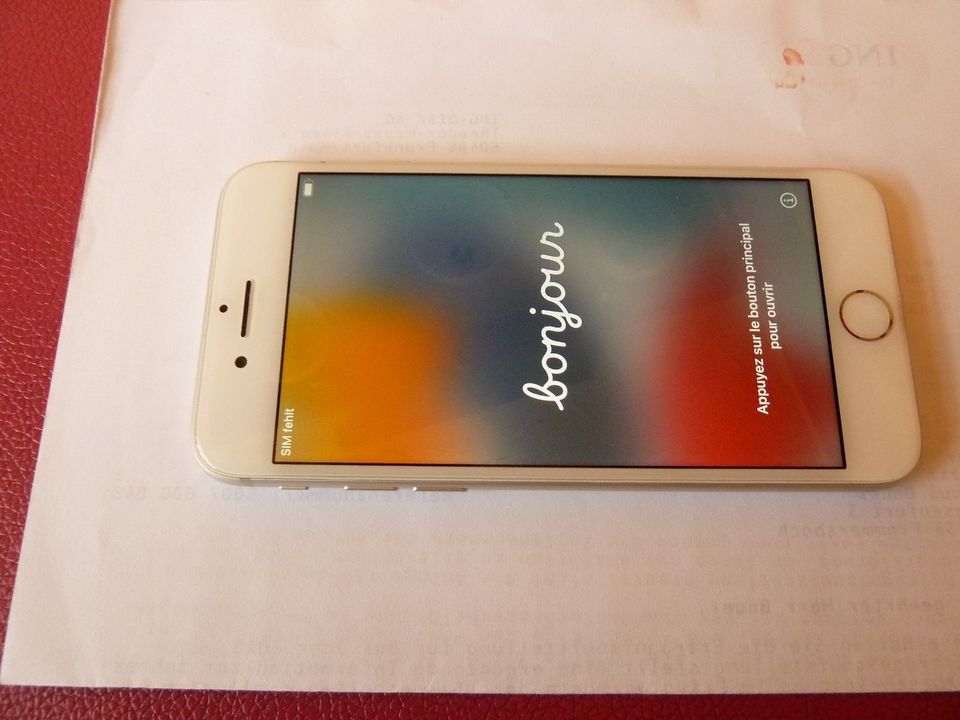 Apple iPhone 7 - 32GB - Silber (Ohne Simlock) A1778 (GSM) in Frammersbach