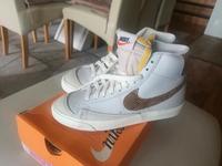Biete hier ein paar Nike Schuhe Hessen - Rodgau Vorschau
