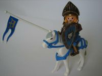 Playmobil 4430 Goldener Ritter u. Playmobil 4434 Silberner Ritter Schleswig-Holstein - Looft Vorschau