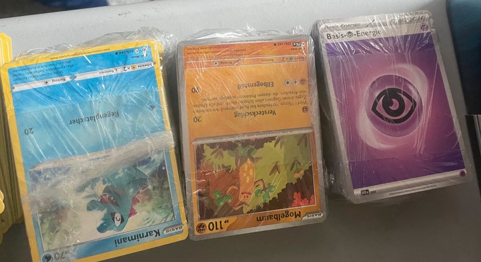 Pokemon  Tin 300 Karten (Bulk) zufällige Auswahl + 1 Karte Gratis in Rastatt