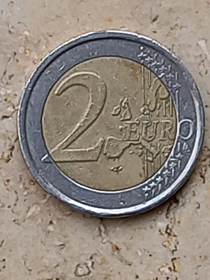 Eine 2 Euro Münze Finnland 2001 in Nördlingen