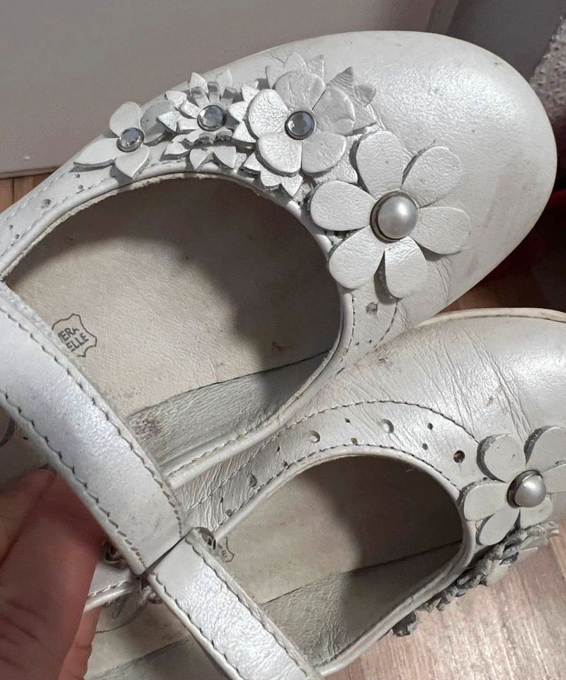 Primigi Sandalen/Ballerinas EINSCHULUNG Gr.30 weiß mit Perlen in Berlin