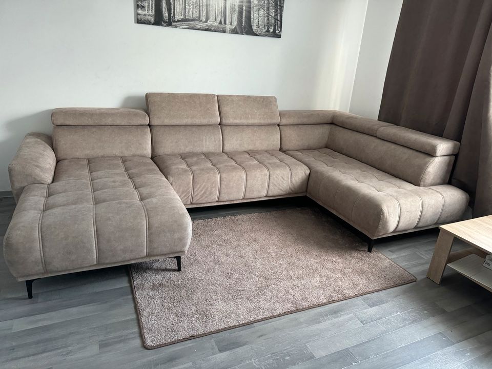 Couch Sofa Velours beije in Wiesbaden