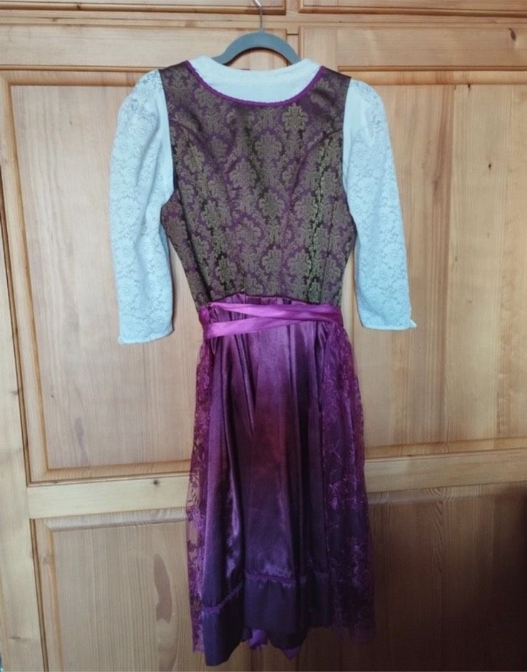 Dirndl + Bluse in Weiler-Simmerberg