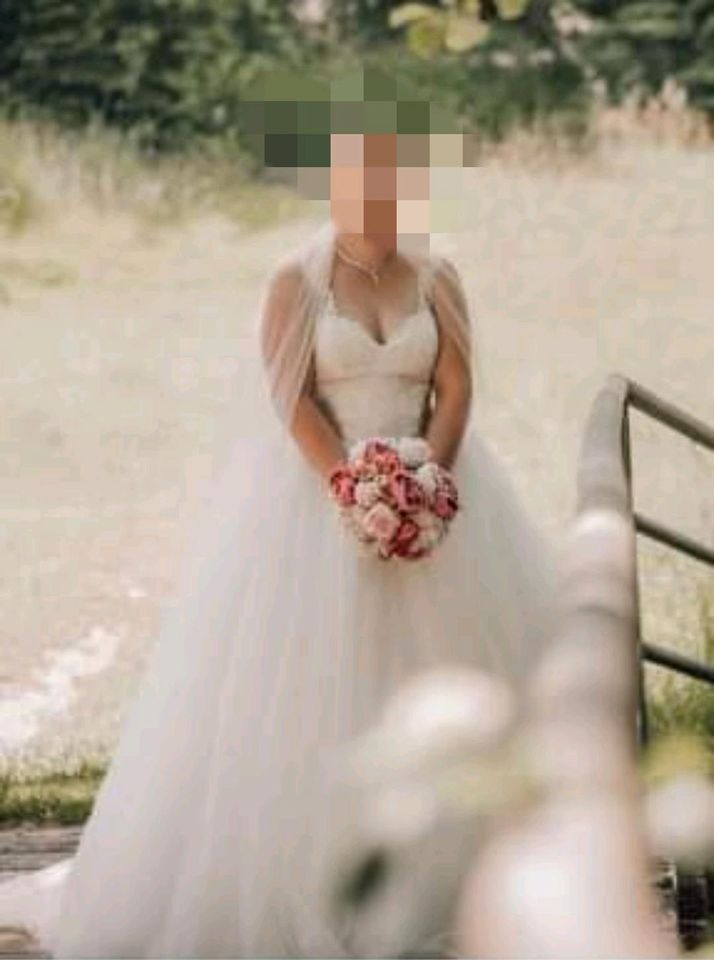 Brautkleid / Prinzessinnenkleid / Hochzeitskleid Größe 42 ivory in Fürsteneck