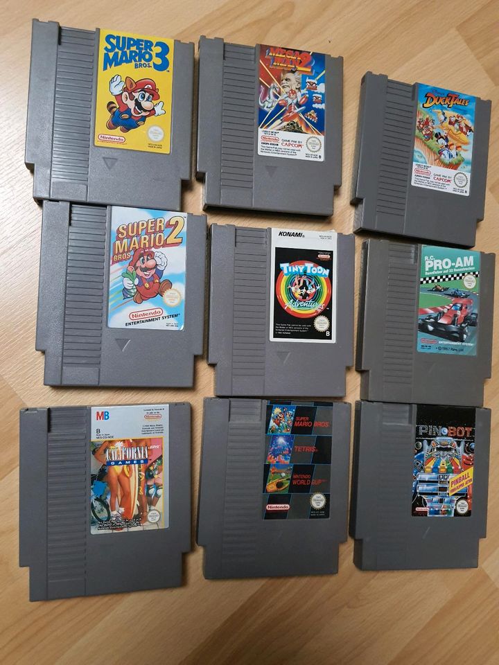 Nintendo NES mit 9 Spielen und 4 Controller in Berlin