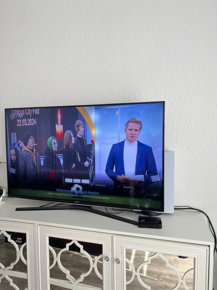 Ich verkaufe Samsung Led Smart Tv 50zoll Leider bildschrim Proble in Brühl