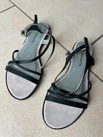 Tamaris Sandalen schwarz Damen neuwertig Größe 41 Riemchen Nordrhein-Westfalen - Krefeld Vorschau