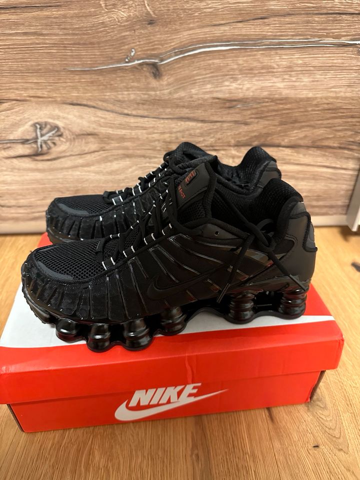 Nike Shox schwarz in Wiesbaden