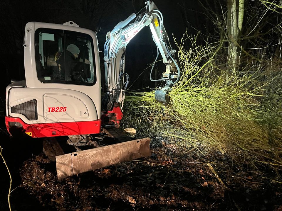 Knickpflege Knicken Fällgreifer Astschere Hecke kneifen in Alt Duvenstedt