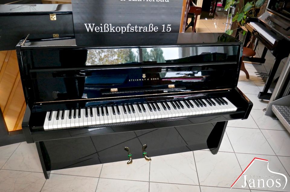 Steinway & Sons Klavier ✱ Modell F-104 ✱ Hamburger Produktion in Königsbrunn