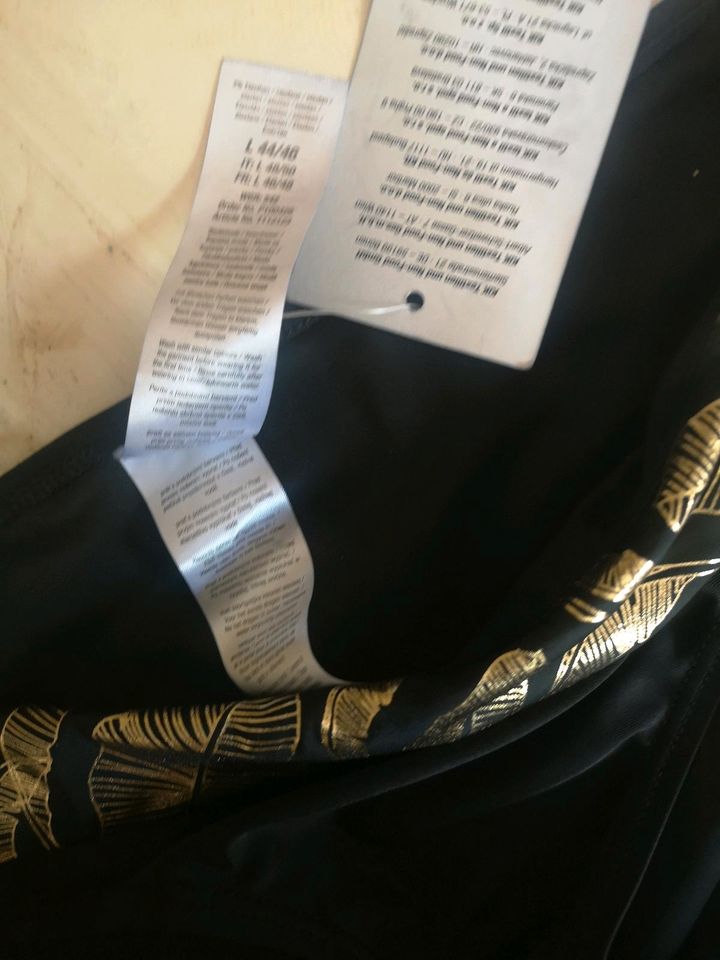 Bikini neu L-XL schwarz/gold in Waren (Müritz)