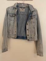 Review kurze hellblaue Jeansjacke in XS neuwertig Hessen - Groß-Gerau Vorschau
