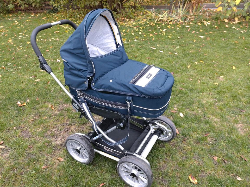 Kinderwagen Buggy Emmaljunga City Cross mit Babyschalen Adapter in Hannover