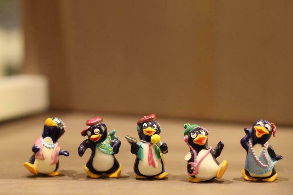 diverse Pinguin Figuren aus Überraschungsei in Kadenbach