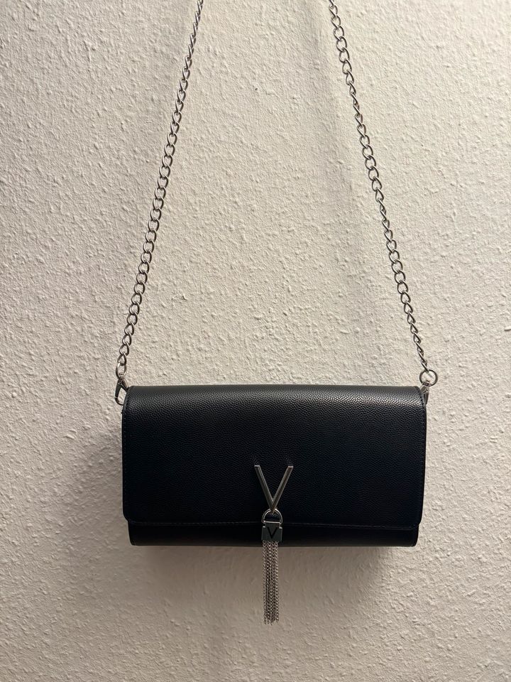 Valentino Tasche / Clutch Divina - schwarz / silber - neu in München