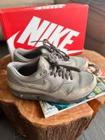 Nike air Max sneaker taupe Perlmutt top Zustand 40 Hessen - Bischofsheim Vorschau