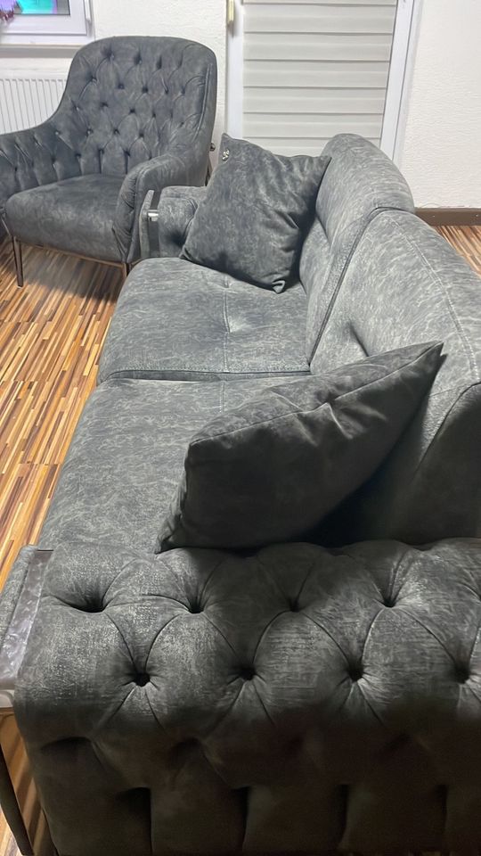 Sofa mit Sessel in Mengen