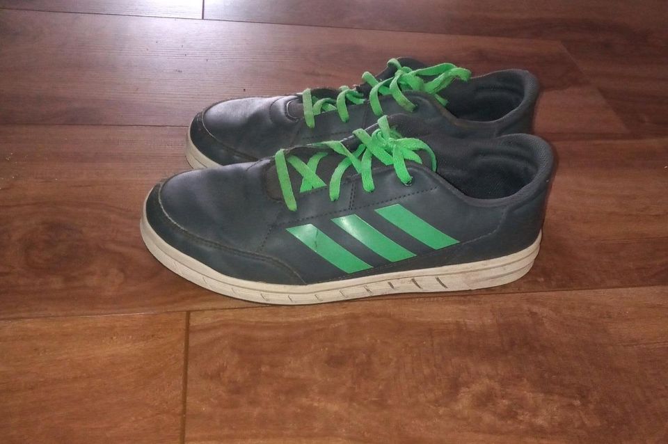 Schuhe / Sportschuhe von Adidas gr.40 in Tastrup