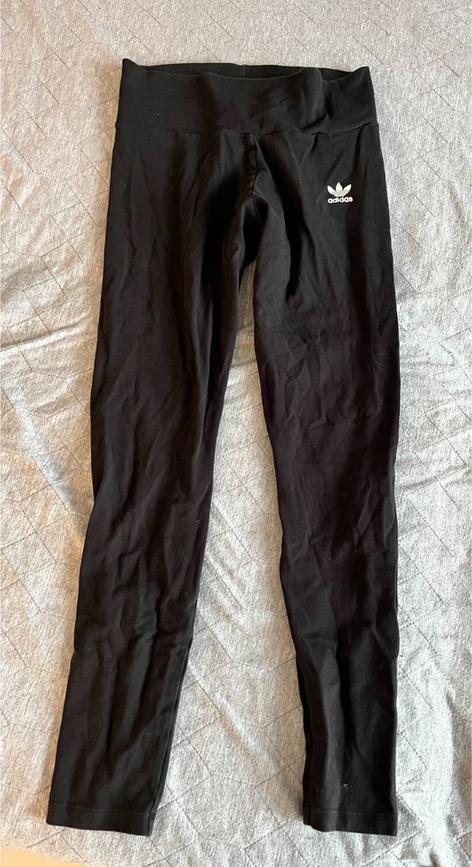 Adidas Sporthose Capri schwarz Gr. 38 in Elsdorf