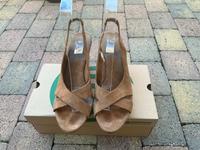 UGG Sandalen mit Keil in Größe 39. Leder Nordrhein-Westfalen - Castrop-Rauxel Vorschau
