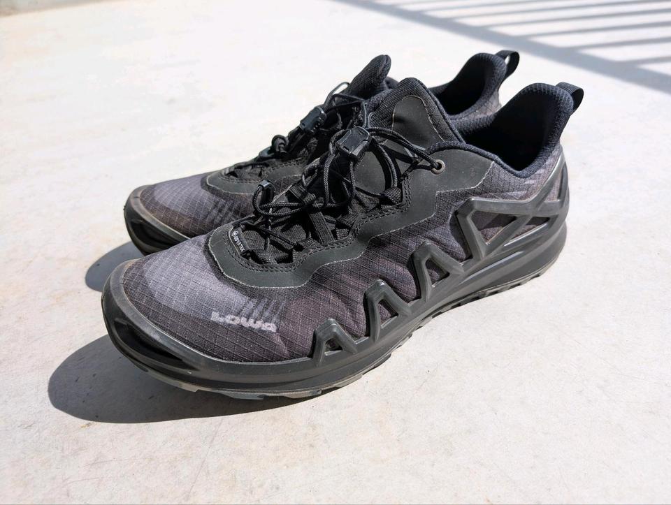 Wanderschuhe Multifunktionsschuhe Lowa GTX schwarz Herren Gr. 44 in München