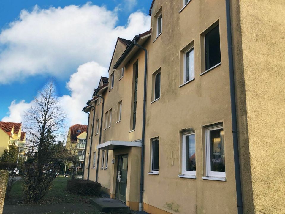 Attraktive Gelegenheit: vermietete Wohnung mit zwei Balkonen und Stellplatz in ruhiger Lage in Leipzig