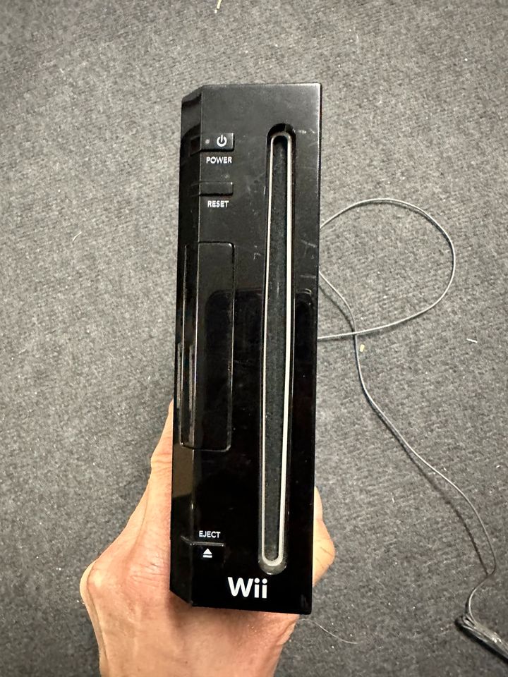 Nintendo Wii schwarz mit Zubehör in Nübel b Schleswig