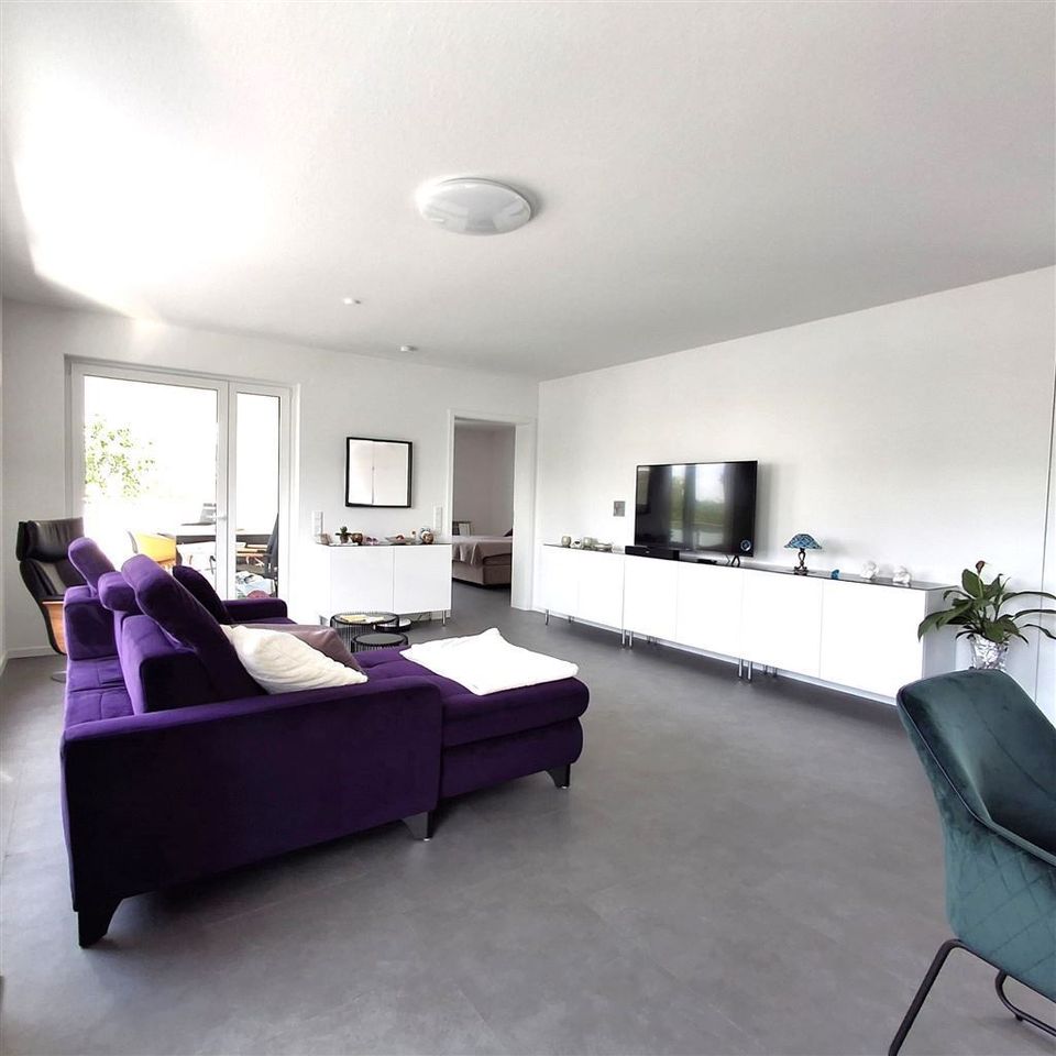 PENTHOUSE-TRAUM in Roth! Sonniges 3-Zi.-Penthouse, Neubau in KfW40+! in Roth