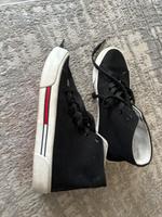 Tommy Hilfiger Schuhe, Größe 37 sehr guter Zustand Niedersachsen - Norden Vorschau