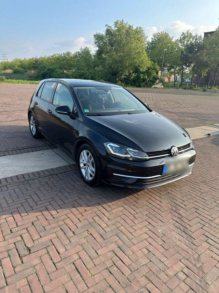 VW Golf 7 VII 1,6 TDI *2017* in Recklinghausen