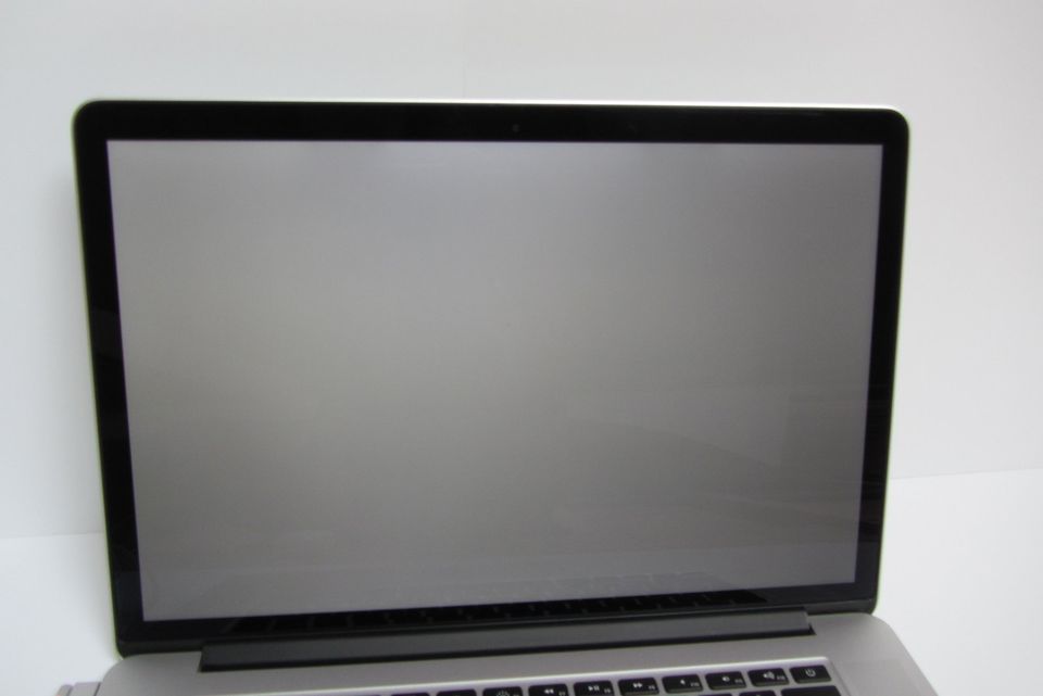 Defektes Apple MacBook Retina Display 15“ A1398 Late 2013 Ersatz in Ruderatshofen