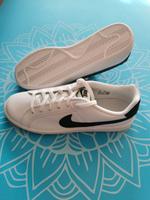 *Brandneue*  Nike Knackige Royale 45 Sportschuhe Hessen - Naumburg  Vorschau