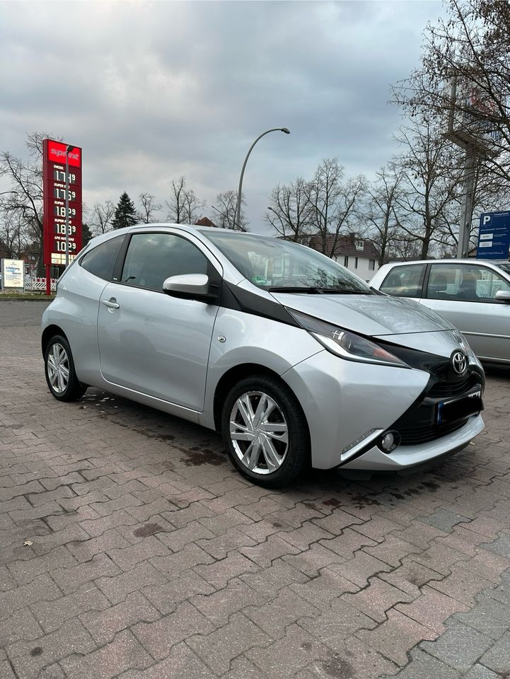 Toyota Aygo Edition S *Kamera, Spurhalteass., Automatik, Klima* in Berlin