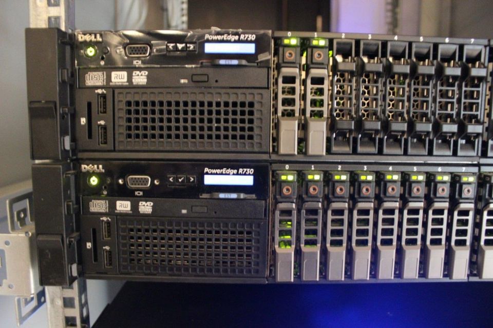 Serverkomplettsystem mit 2 DELL Server PowerEdge R730 + Schrank in Dassel