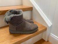 UGG Boots mit Schleife Rheinland-Pfalz - Zotzenheim Vorschau