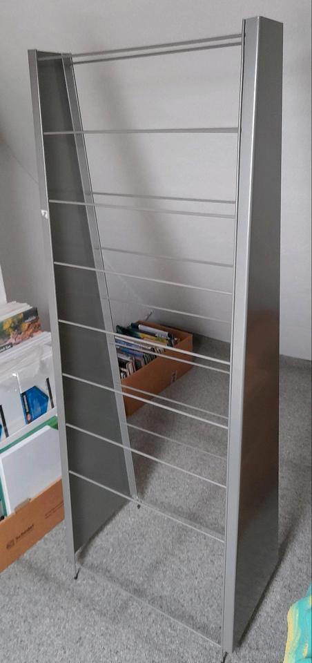 2 Verkaufs Ständer Holz und Metall Accessoires Ständer in Biblis