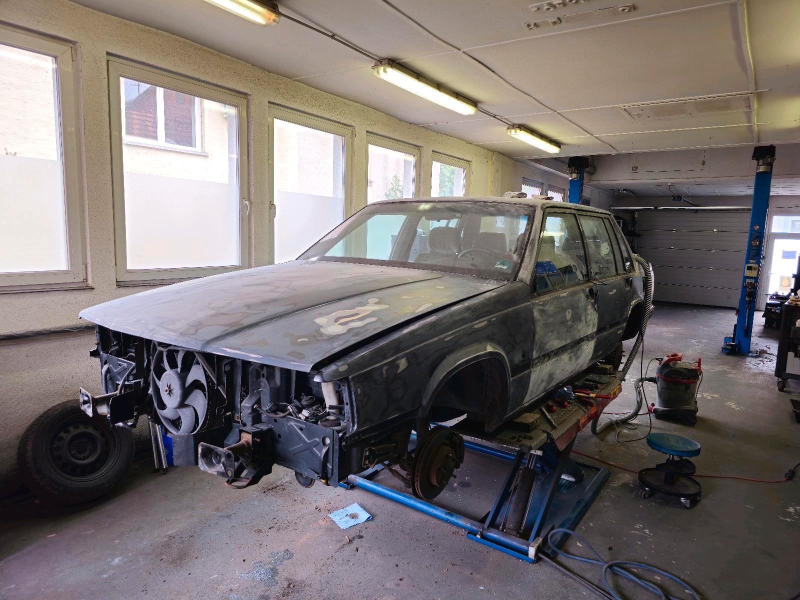 Abbildung des Autos Volvo 760 GLE 2.8 V6 Old…