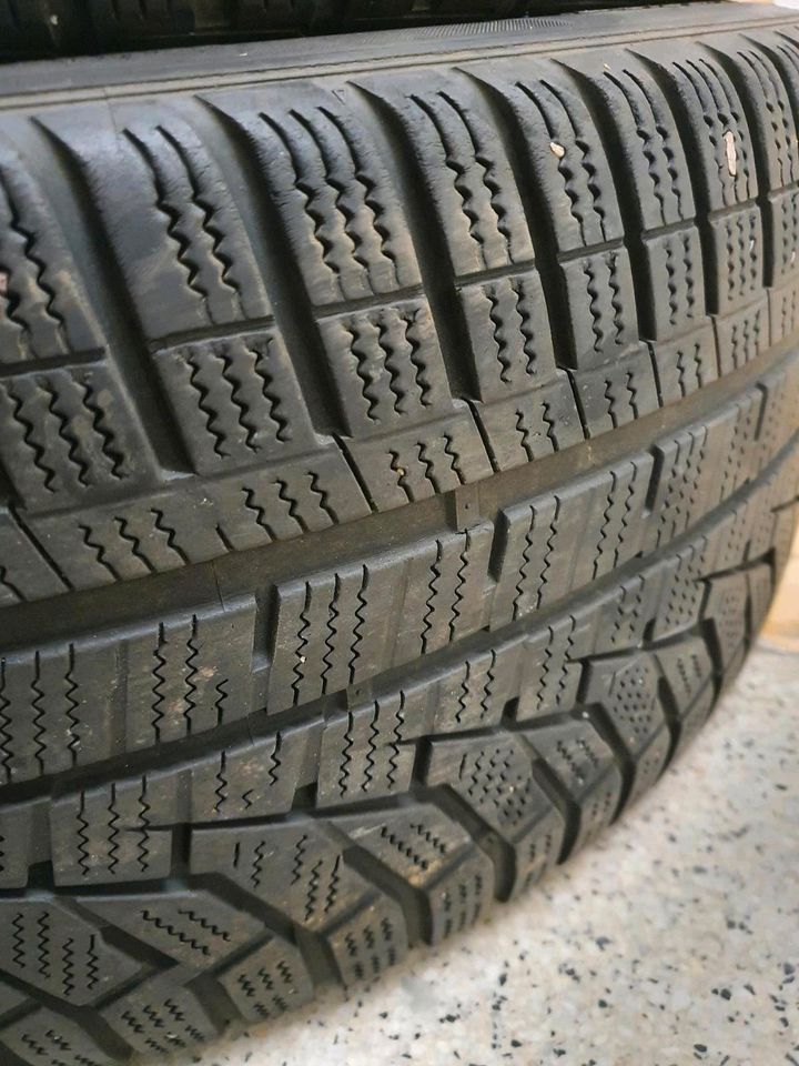 Winterreifen Hankook 245 / 45 R18 in Gotha