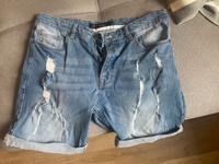 Kurze Hose Jeans Jeansshort Größe W33 Blau neuwertig Mecklenburg-Vorpommern - Stralsund Vorschau