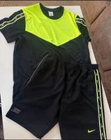 Nike Trainingsanzug kurz Wandsbek - Hamburg Bramfeld Vorschau