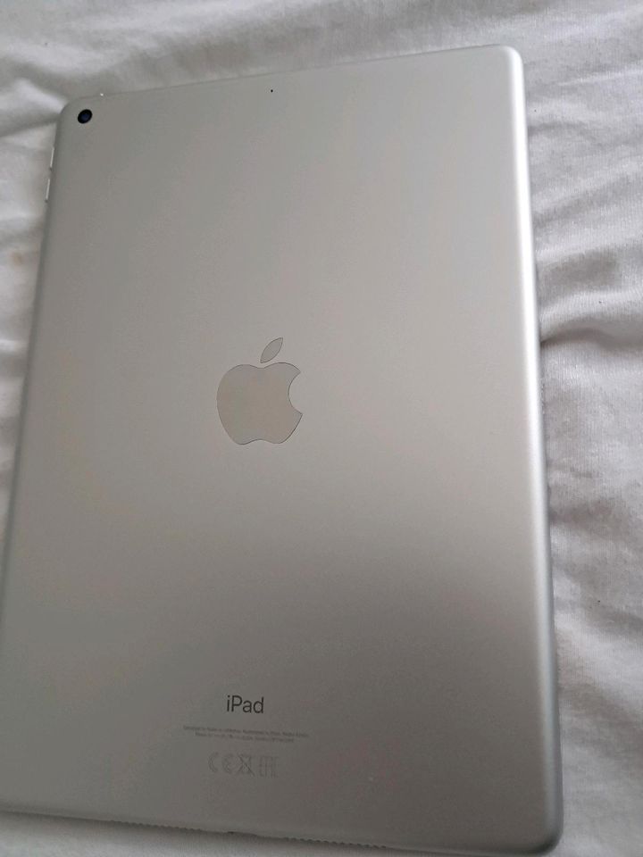 Apple 10,2 Zoll iPad 9. Generation (Wi-Fi, 64GB) - Space Grau in Düsseldorf