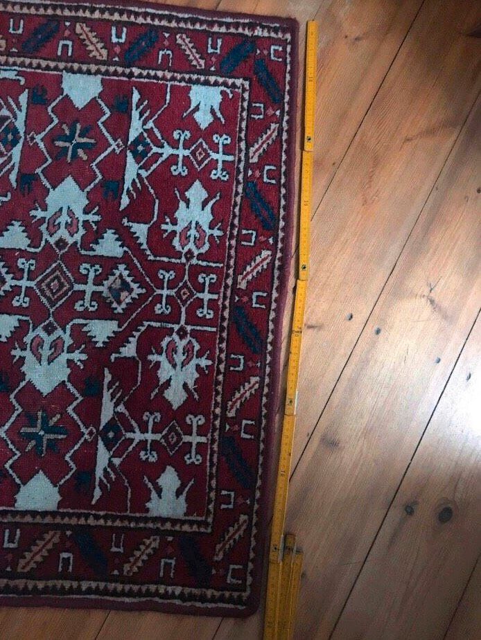 Teppich rot weiß 103 cm x 90 cm Carpet in Berlin