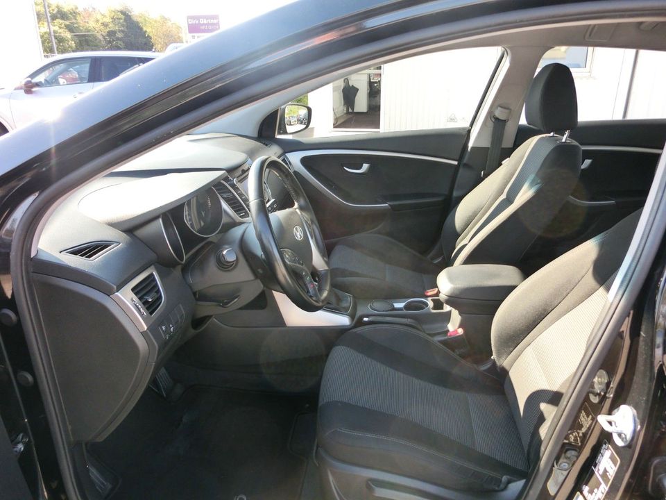 Hyundai i30 Kombi 1.6 GDi Klima PDC Tempomat in Weinheim