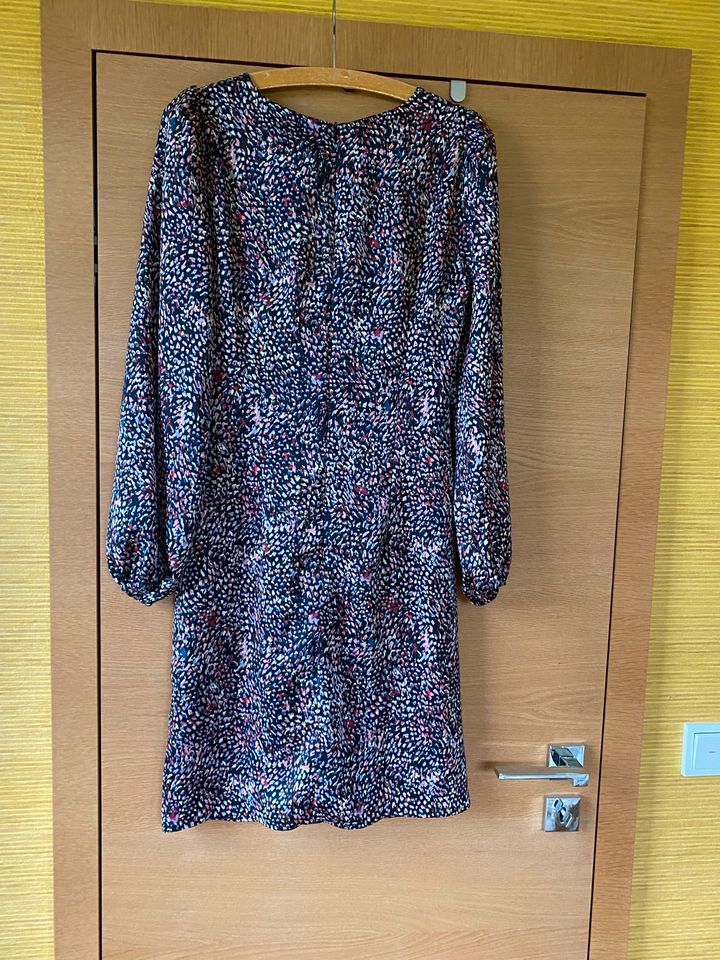 Kleid by Vera Mont Größe 38 neu in Absberg