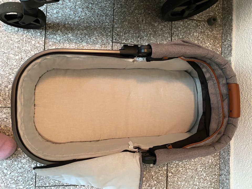 Top Zustand Peg Perego Ypsi Kombi Kinderwagen Babyschale Isofix in Nürtingen