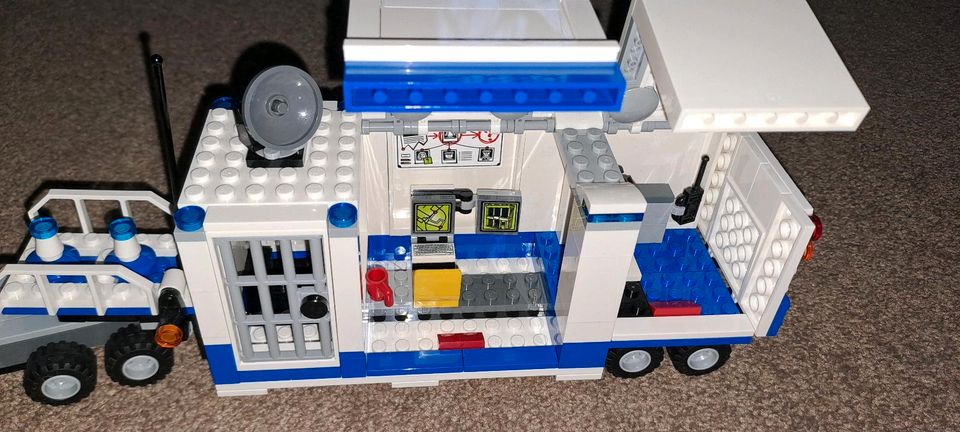 Biete Lego city 60139 mobile Einsatzzentrale Polizei an in Bremen