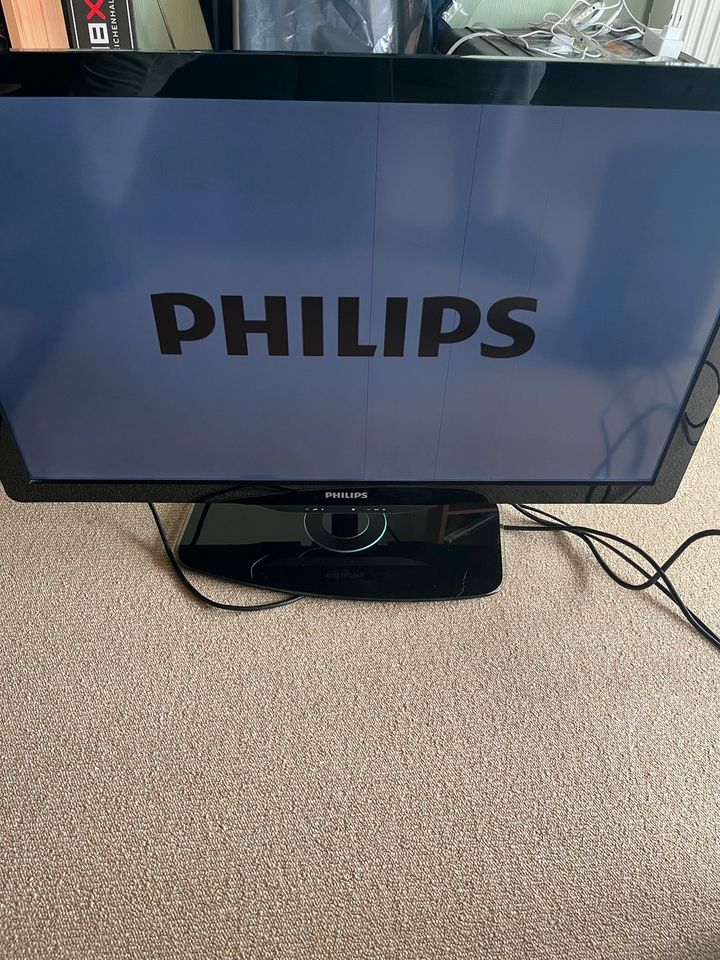 Philips Fernseher TV 32 Zoll inkl HD Kabelreceiver in Alsfeld