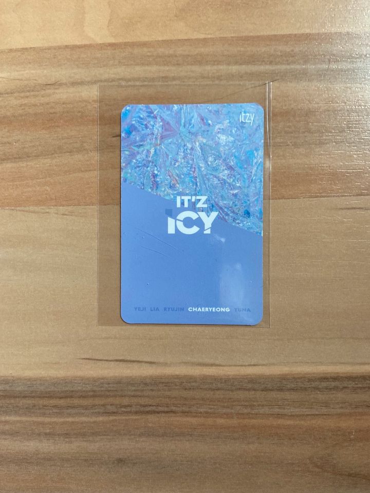 wts itzy chaeryeong it’z icy pc photocard in Oldenburg